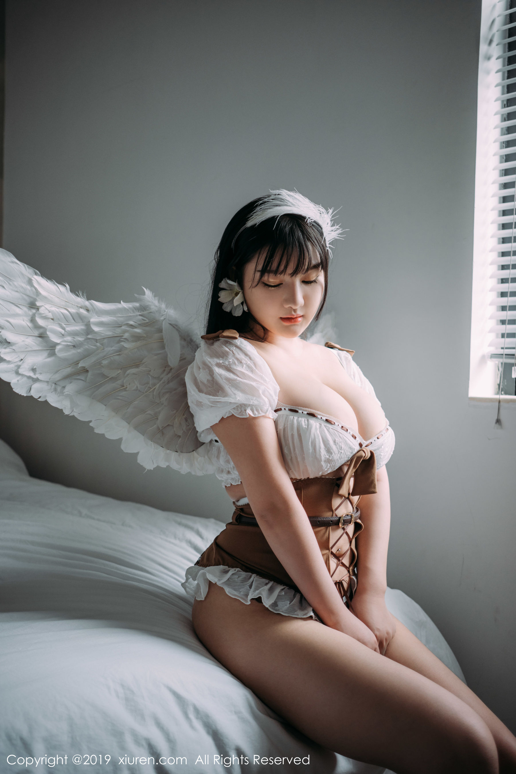 童颜巨乳妹子演绎女仆与魅惑内衣私房妩媚，清纯俏皮不失诱惑力，写真包含三套服饰-写真